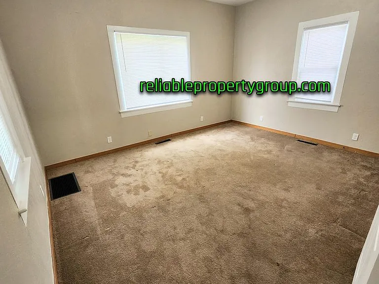 436 E Taber St — Photo 4