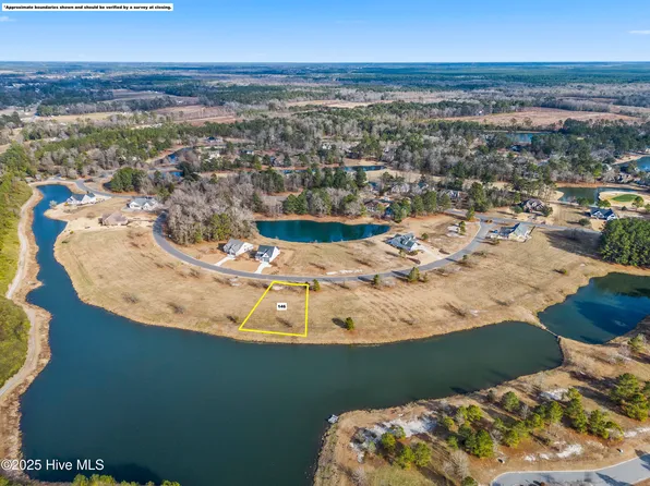 146 Sycamore Lakes Drive, Wallace, NC 28466