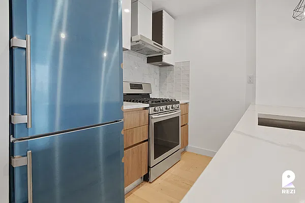 Rented by REZI | media 2