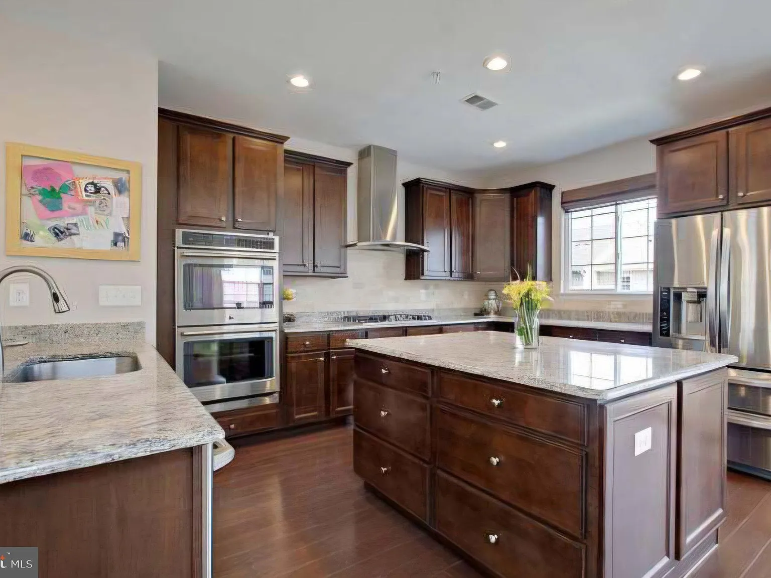 3 bed, 2.5 bath, 2262 sqft, $3,700 — Photo 2