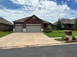 1724 Savannah Ln, Edmond, OK 73003