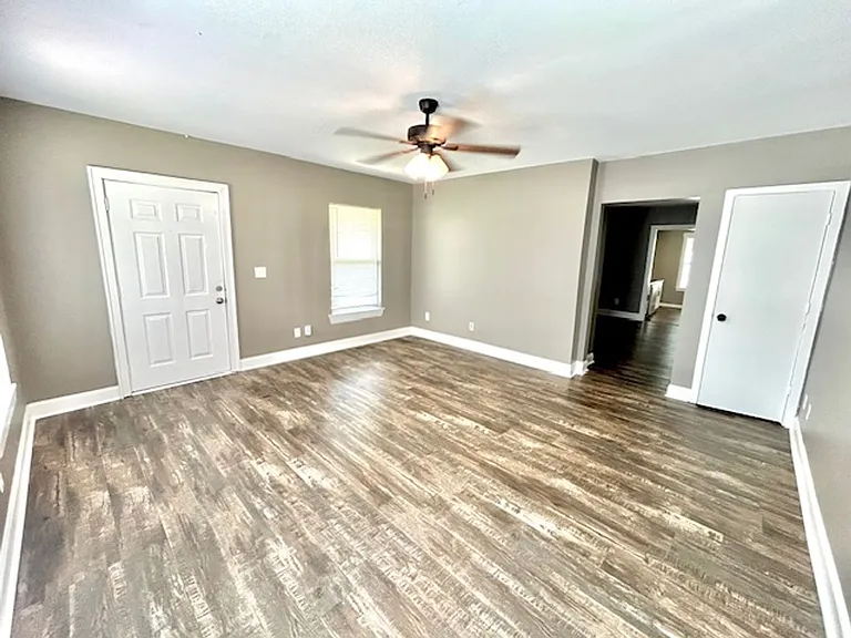 3514 Triana Blvd SW — Photo 9