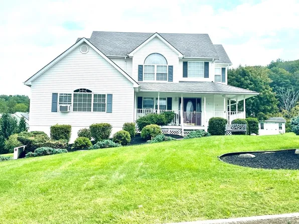 15 Pewter Circle, Chester, NY 10918