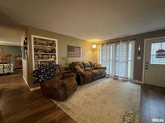 5th image of 205 W Apple St