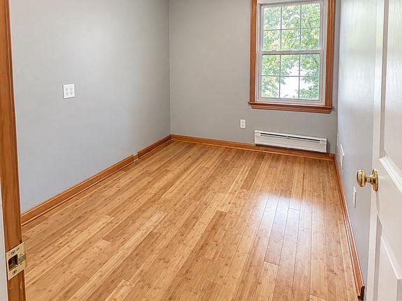 5th image of 19 Mitnick Ct