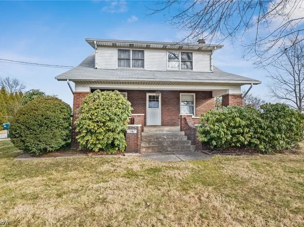 1997 Applegrove St NW, North Canton, OH 44720