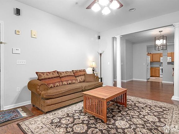 3rd image of 298 Pinelli Dr