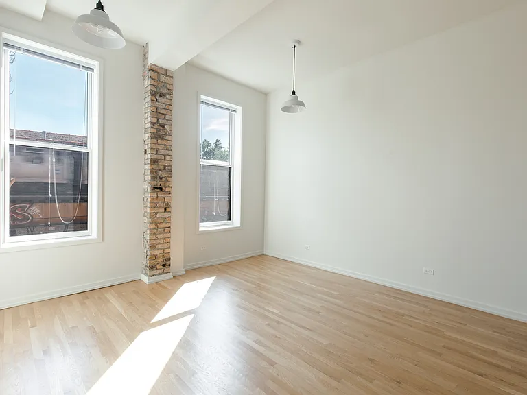 1422 N Milwaukee Ave — Photo 5