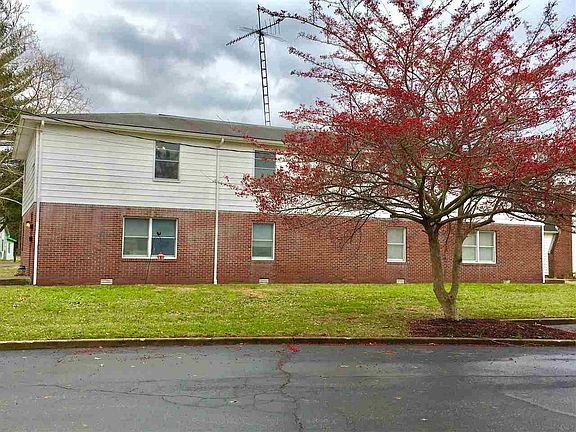 2nd image of 1030 E Oak St
