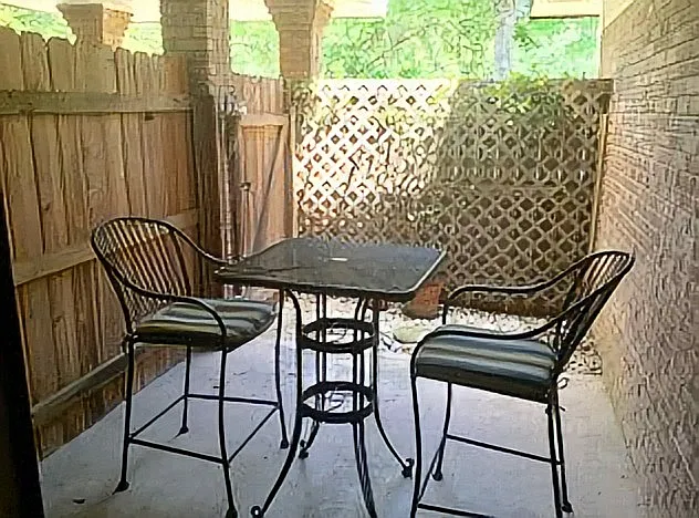 2 bed, 1200 sqft, $1,200 — Photo 3