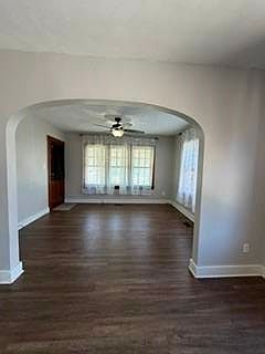 4th image of 812 Holland St