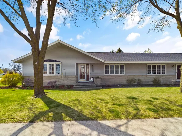 300 Steiner Dr, Oakfield, WI 53065
