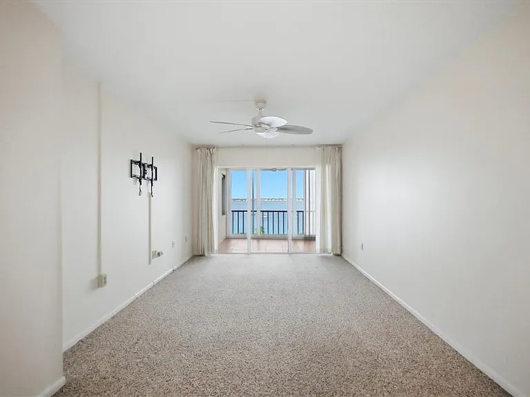 555 S Gulfstream Ave #902 — Photo 20
