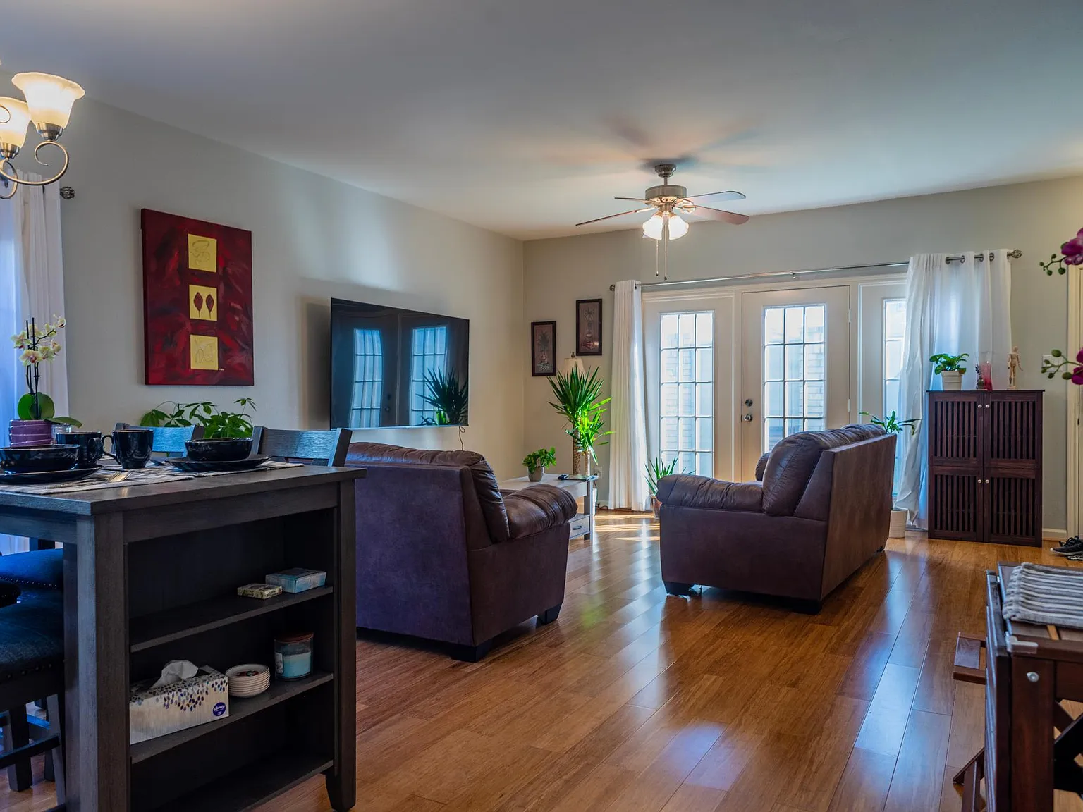 342 Wilcrest Dr — Photo 2