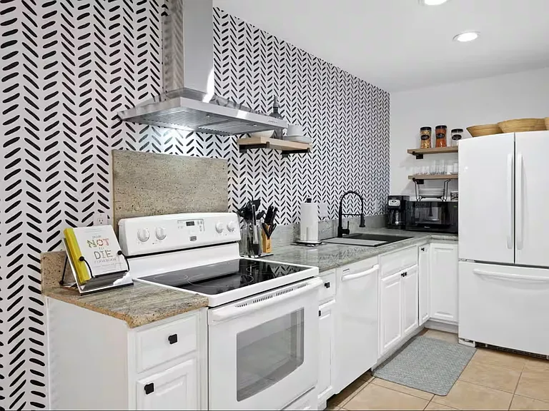 701 N Los Felices Cir W — Photo 4