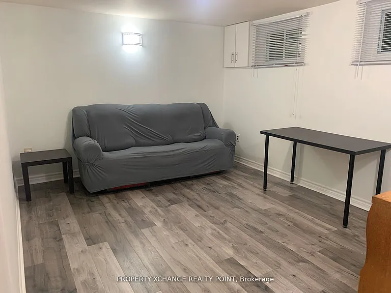 215 Vauxhall Dr — Photo 3