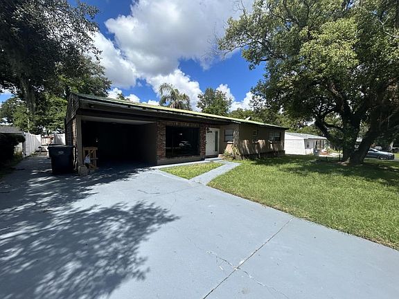 3rd image of 8020 Pine Hill Dr