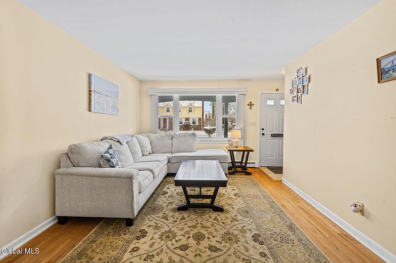 3rd image of 21 Brookman Avenue