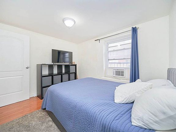 5th image of 252 E 32nd St APT 4W