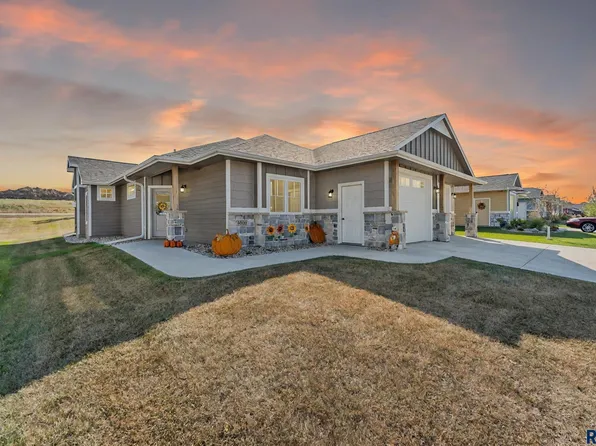 8605 W Bryggen Ct, Sioux Falls, SD 57107
