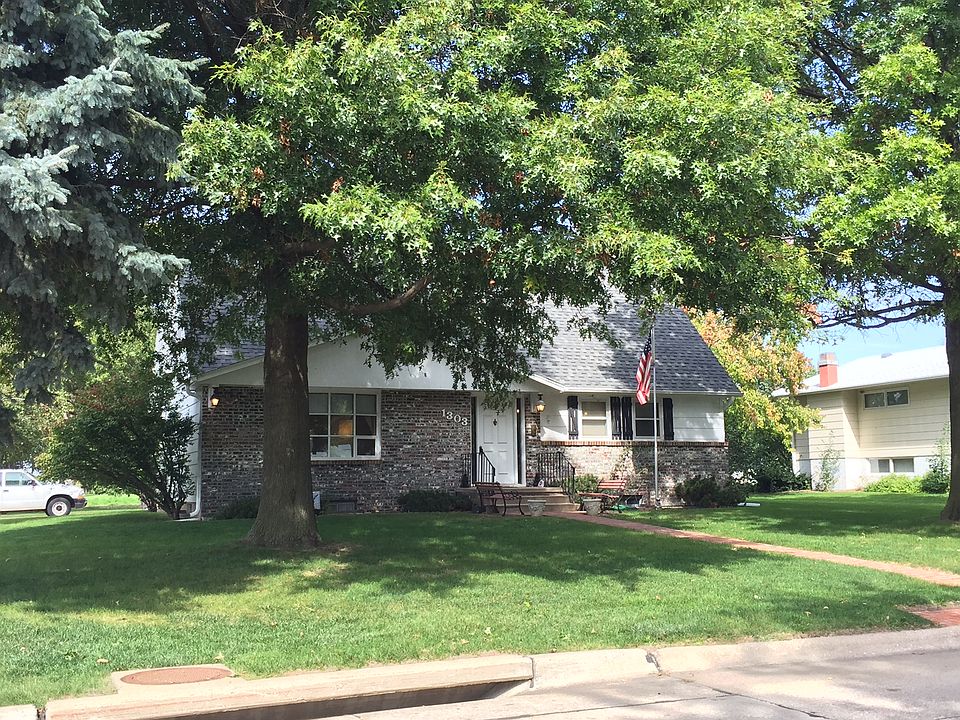 1st image of 1303 Meadow Ln