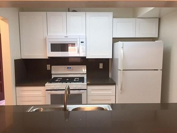 3rd image of 911 16th St APT 4