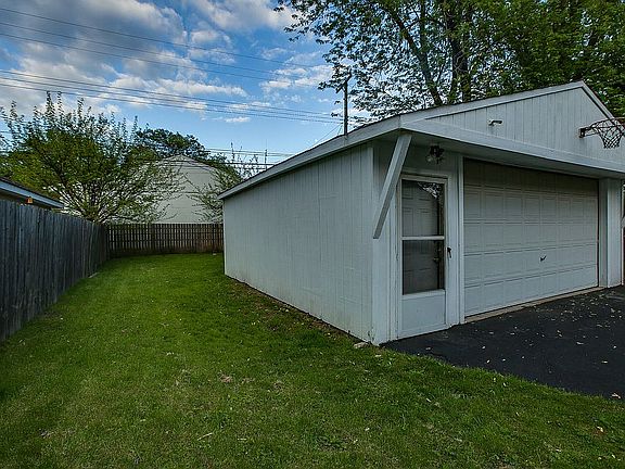 4th image of 6065 McGuire St