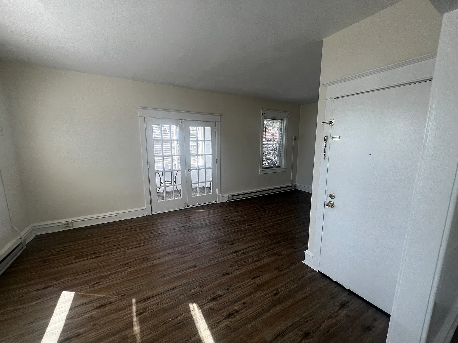 2 bed, 800 sqft, $1,400 — Photo 2