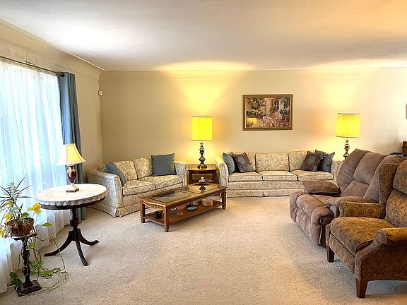5th image of 77 Lucinda Dr