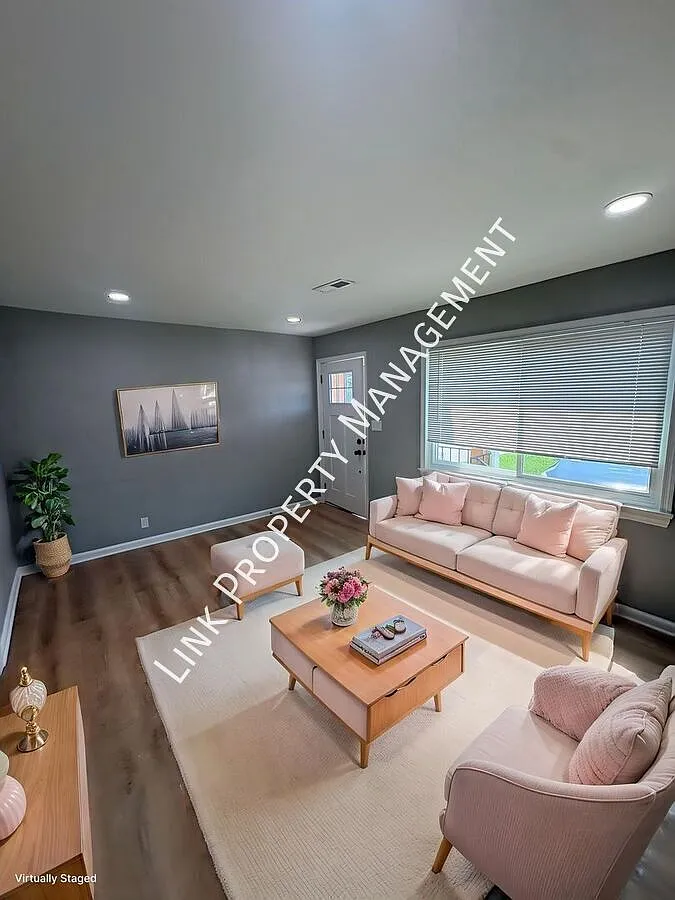 Completely Renovated 1 Bedroom with Washer and Dryer connections in Brainerd — Photo 2