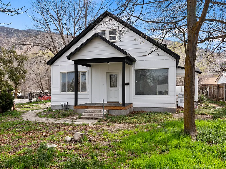 678 N 100 E — Photo 1