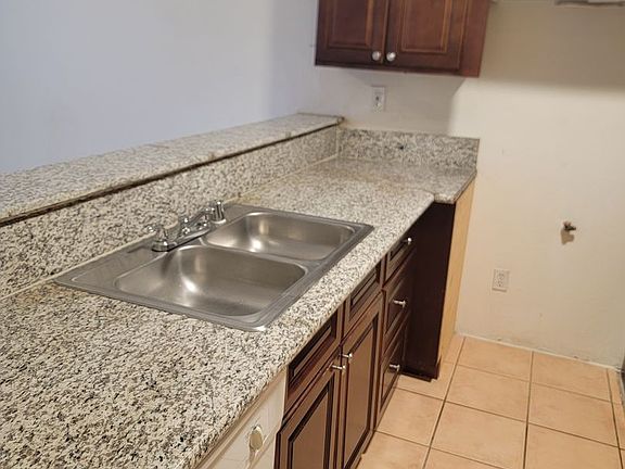 5th image of 3981 N H St APT B