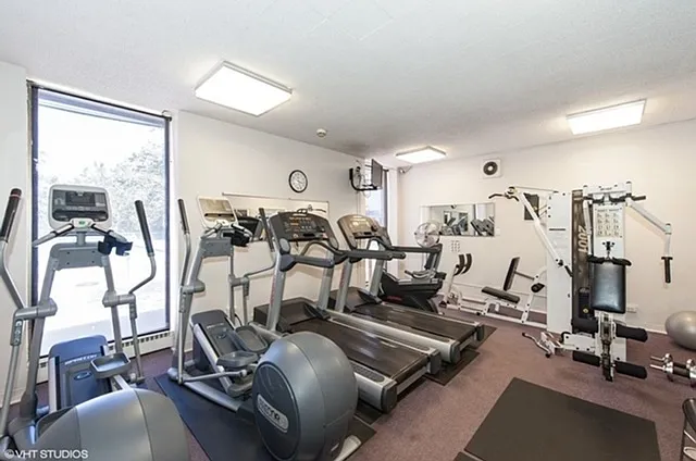 5701 N Sheridan Rd — Photo 3