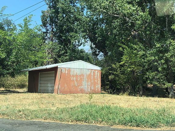 3rd image of 17825 Toyon Ave
