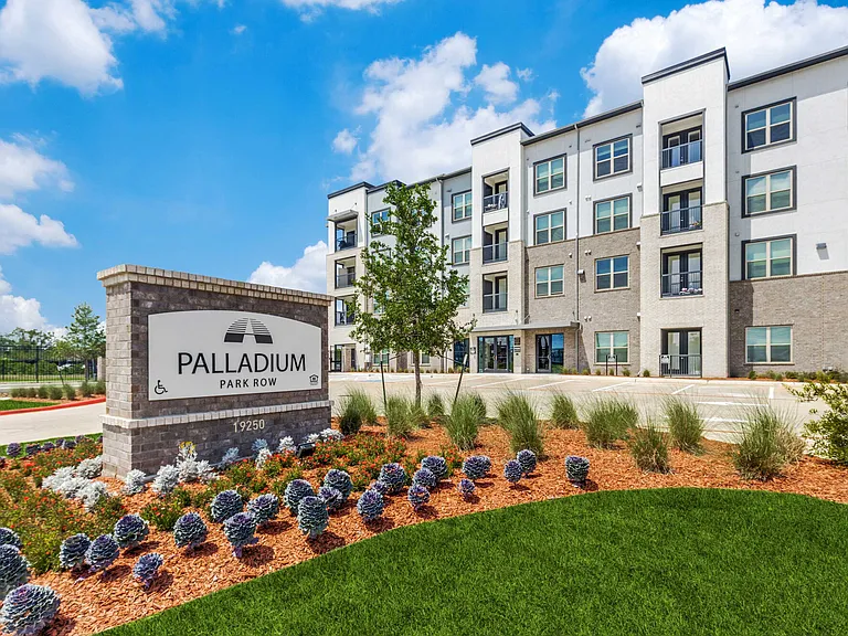 Palladium Park Row Katy — Photo 16