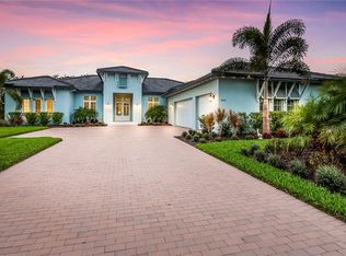 3919 Founders Club Dr, Sarasota, FL 34240