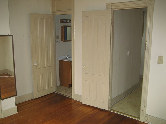 5th image of 102 S Lake Ave APT 11