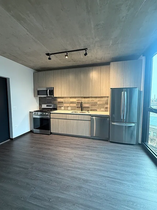 1 bed, 1.0 bath, 547 sqft, $2,456 — Photo 3