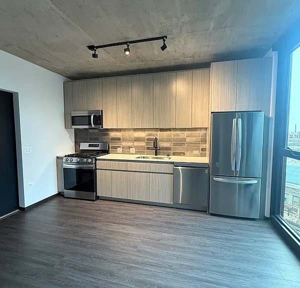 1415 W Randolph St — Photo 3