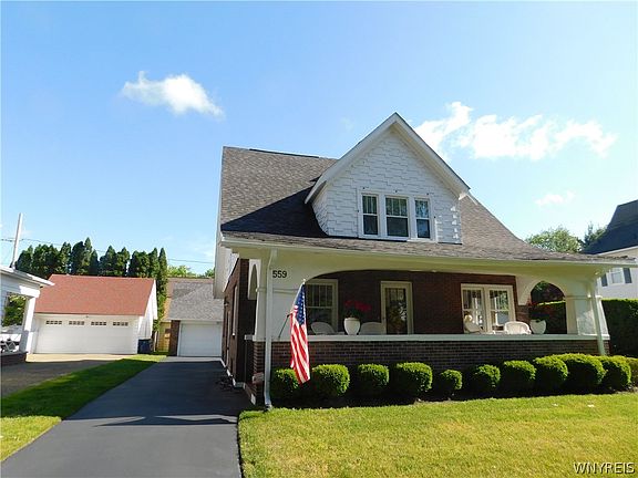 2nd image of 559 Willow St