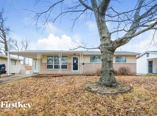 241 Palm Dr, Hazelwood, MO
