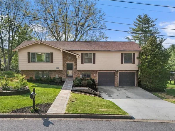1026 Somerset Dr, Johnson City, TN 37604