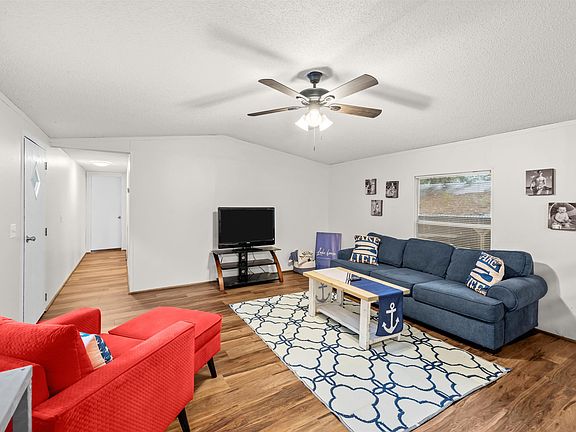 6th image of 135 Canary Cir