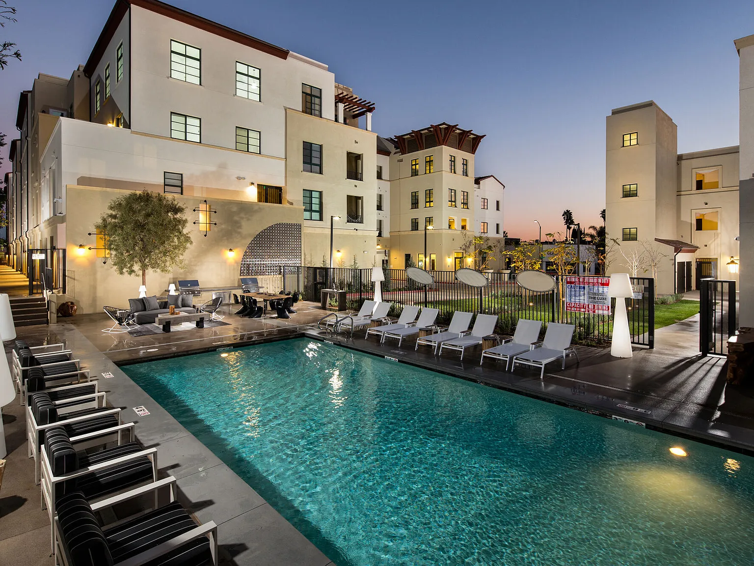Luxe Pasadena — Photo 1