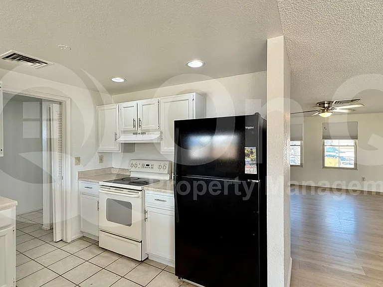 3602 N 72nd Ln — Photo 4