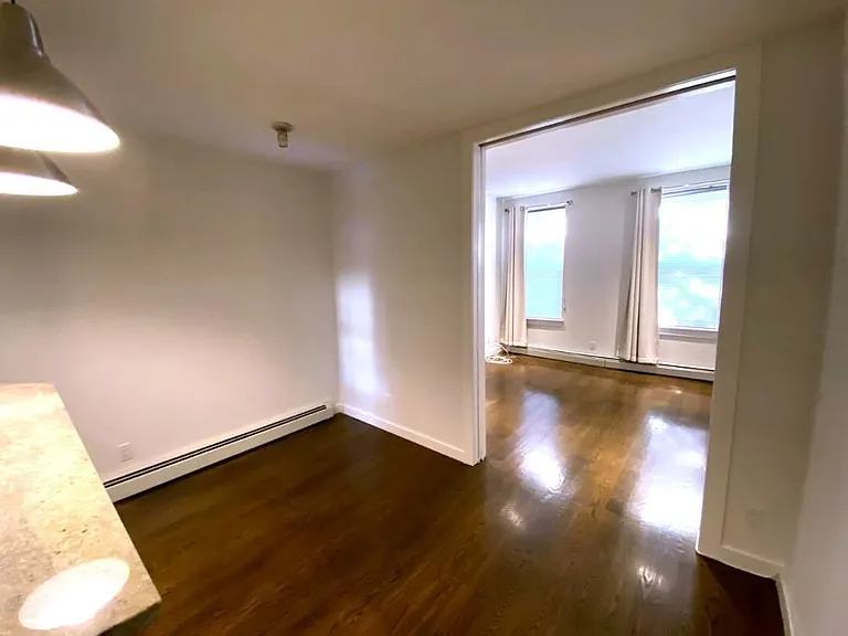 723 Willow Ave #1R — Photo 4