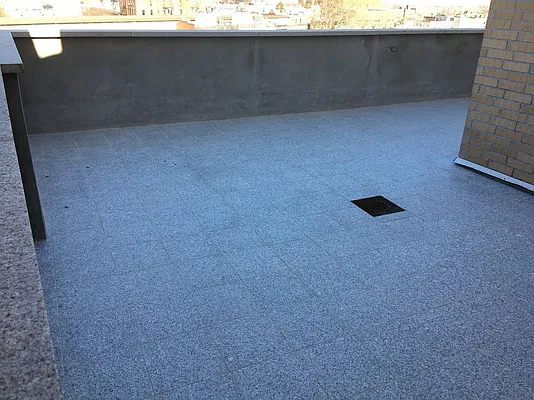 Rented by Q52 LLC | media 8