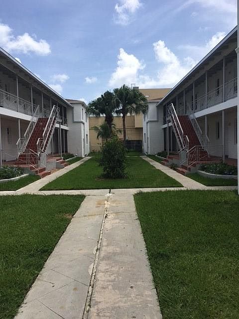 1st image of 520 NE 82nd St #3A