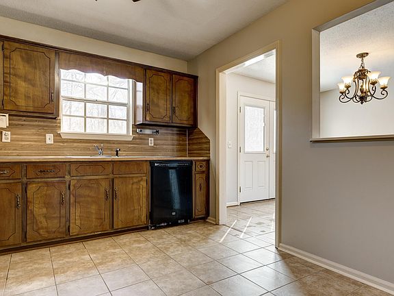 5th image of 346 Willow Glen Dr