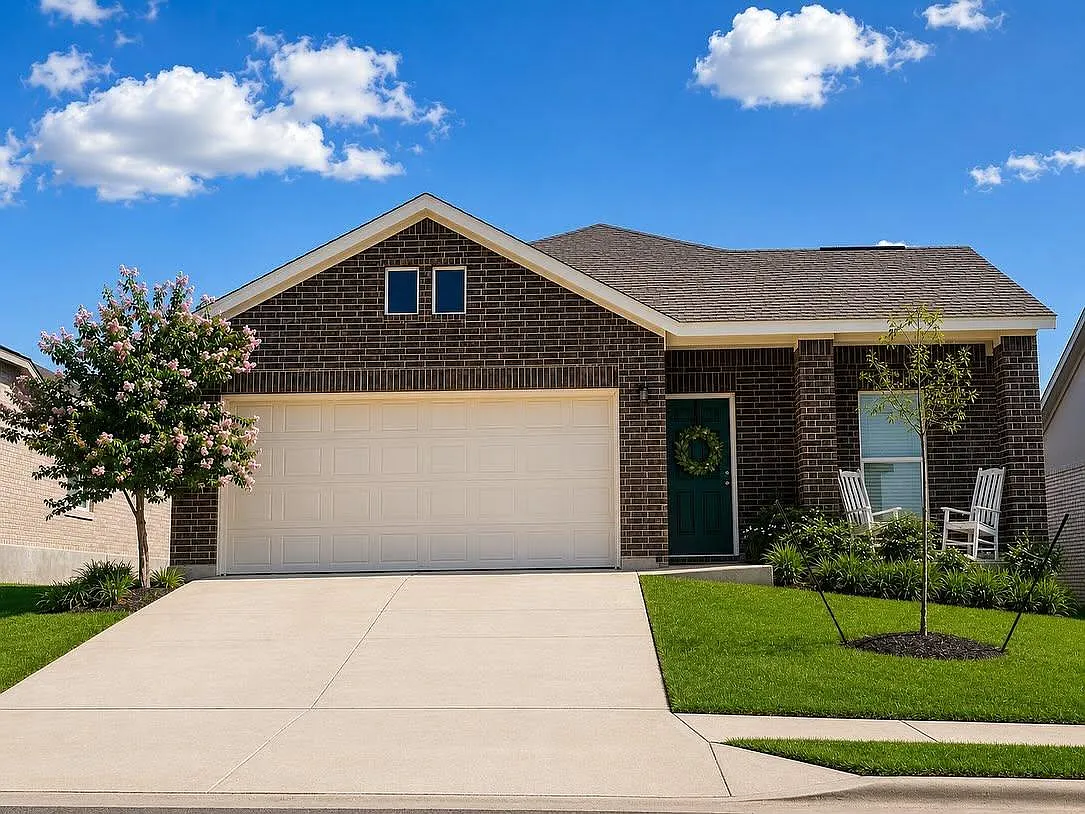 4 bed, 2.0 bath, 1690 sqft, $2,700 — Photo 1